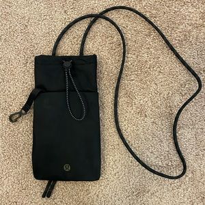 Lululemon play forward crossbody pouch black NWOT
